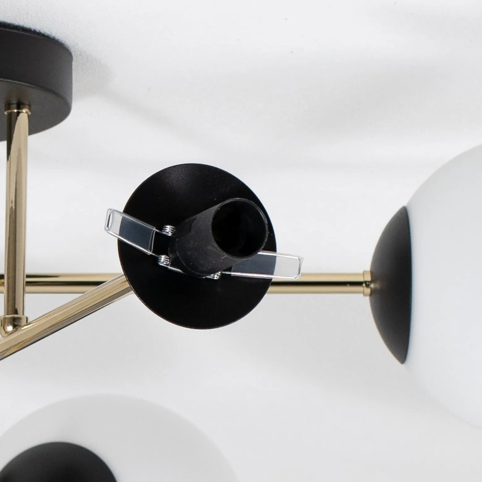 Deckenleuchte Magnum, 6-flg., opalweiß/gold/schwarz, Glas