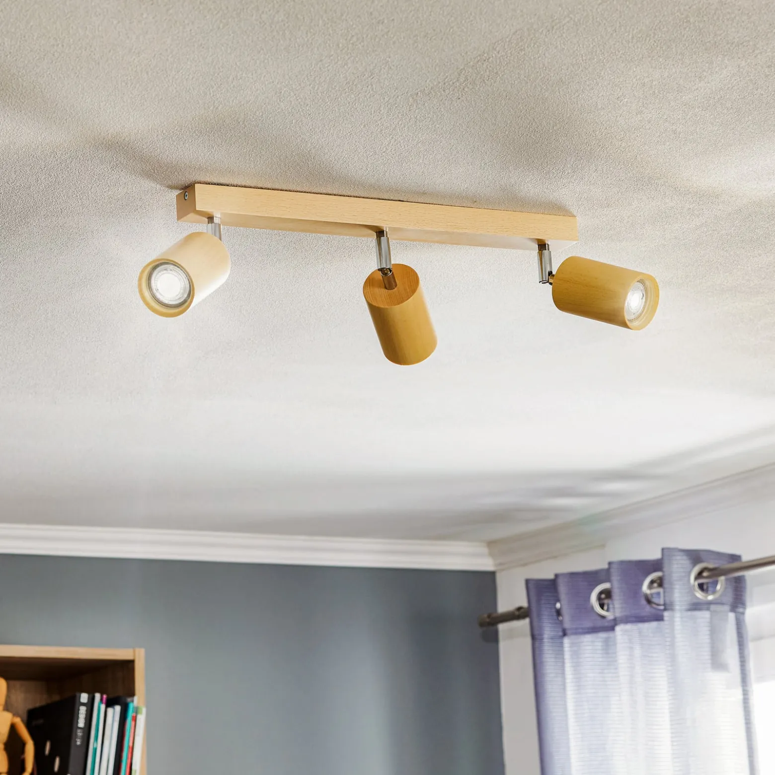 Deckenstrahler Cre aus Holz, dreiflammig
