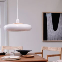 Dyberg Larsen Hängelampe Planet, weiß, Ø 40 cm, Metall