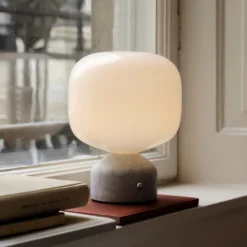GEJST LED-Akku-Tischlampe Meemo, Marmor weiß, Glas, USB