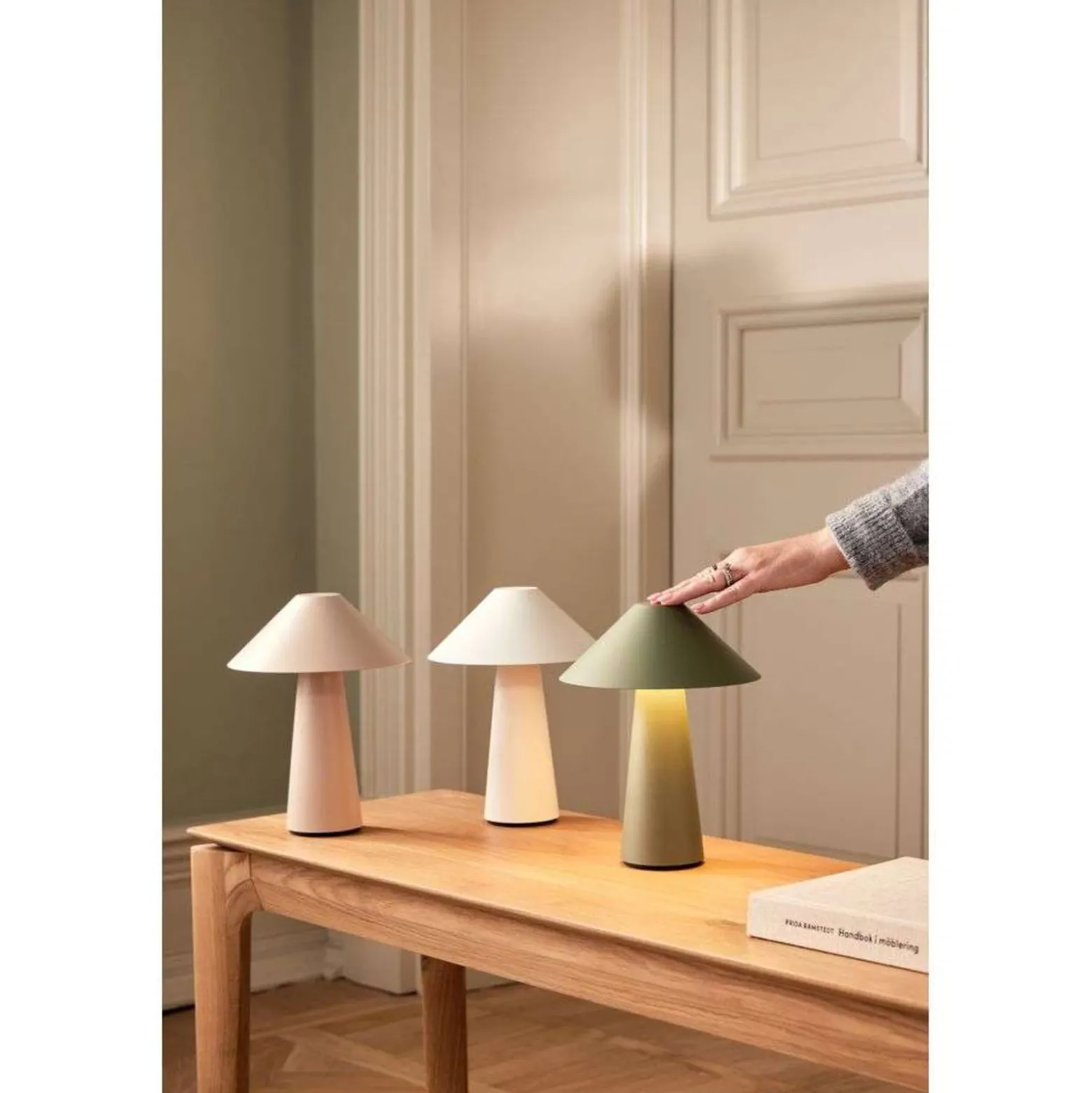 Globen Lighting Akku-Tischlampe Cannes, beige, 26 cm IP44