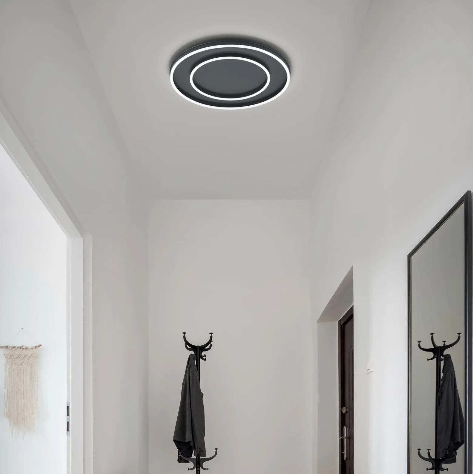 Helestra Sona LED-Deckenleuchte, schwarz, Ø 59 cm