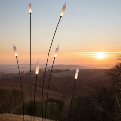 Karman Nilo LED-Erdspießleuchte, Höhe 118 cm