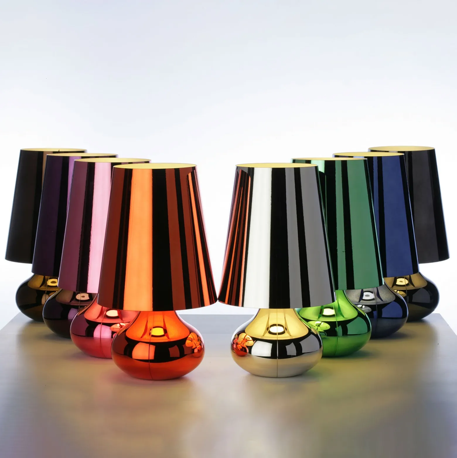 Kartell Cindy LED-Tischleuchte, blau metallic