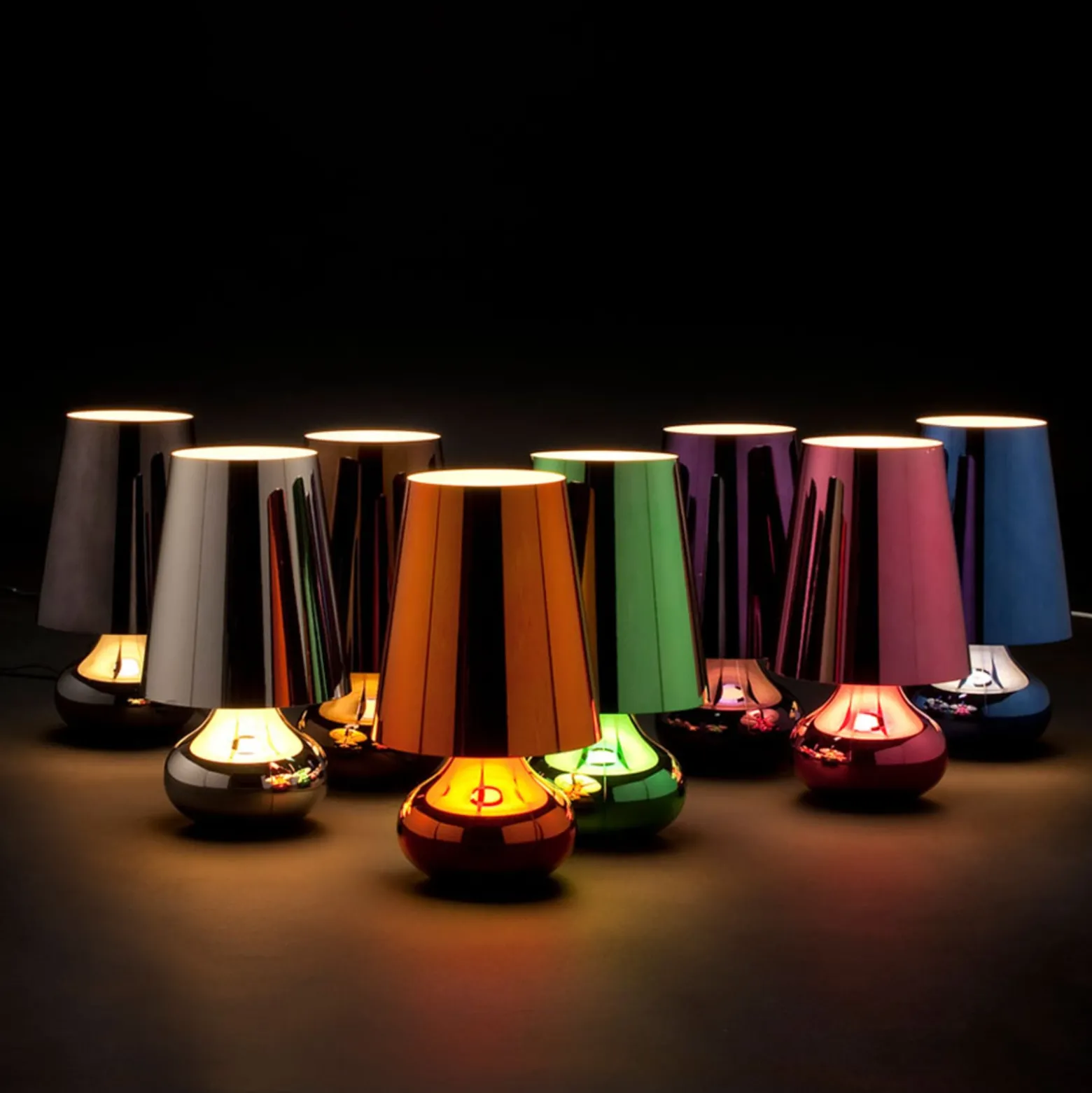 Kartell Cindy LED-Tischleuchte, blau metallic