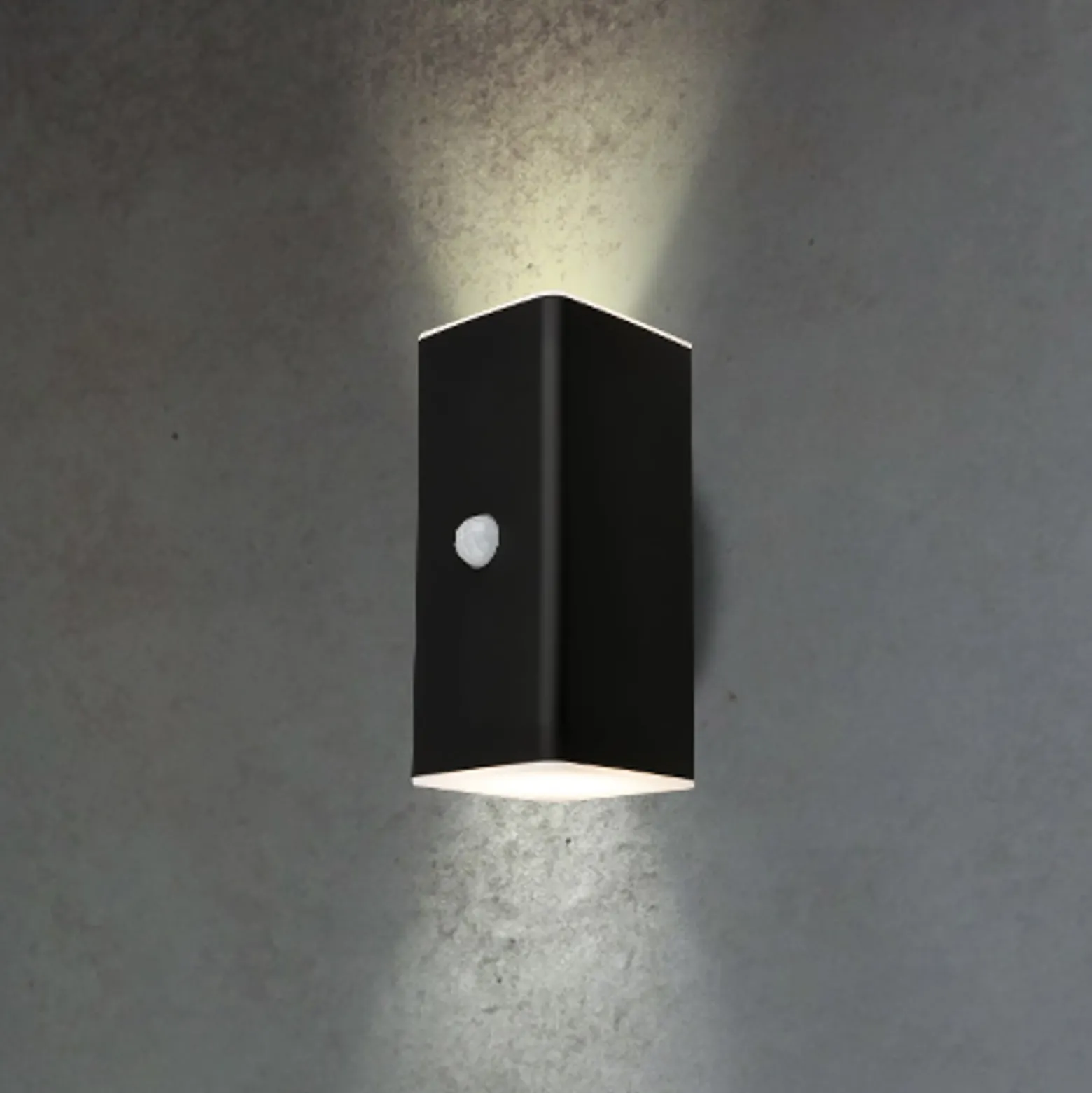 LED-Akku-Außenwandleuchte, schwarz, Sensor, up/down