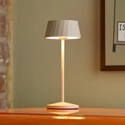 LED-Akku-Tischlampe Facetta, beige, 22 cm, Metall, CCT IP44
