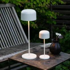 LED-Akku-Tischlampe Lille, Höhe 36 cm, weiß, IP54, USB