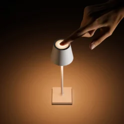 LED-Akkutischlampe Nuindie pocket, lila, IP54, dimmbar
