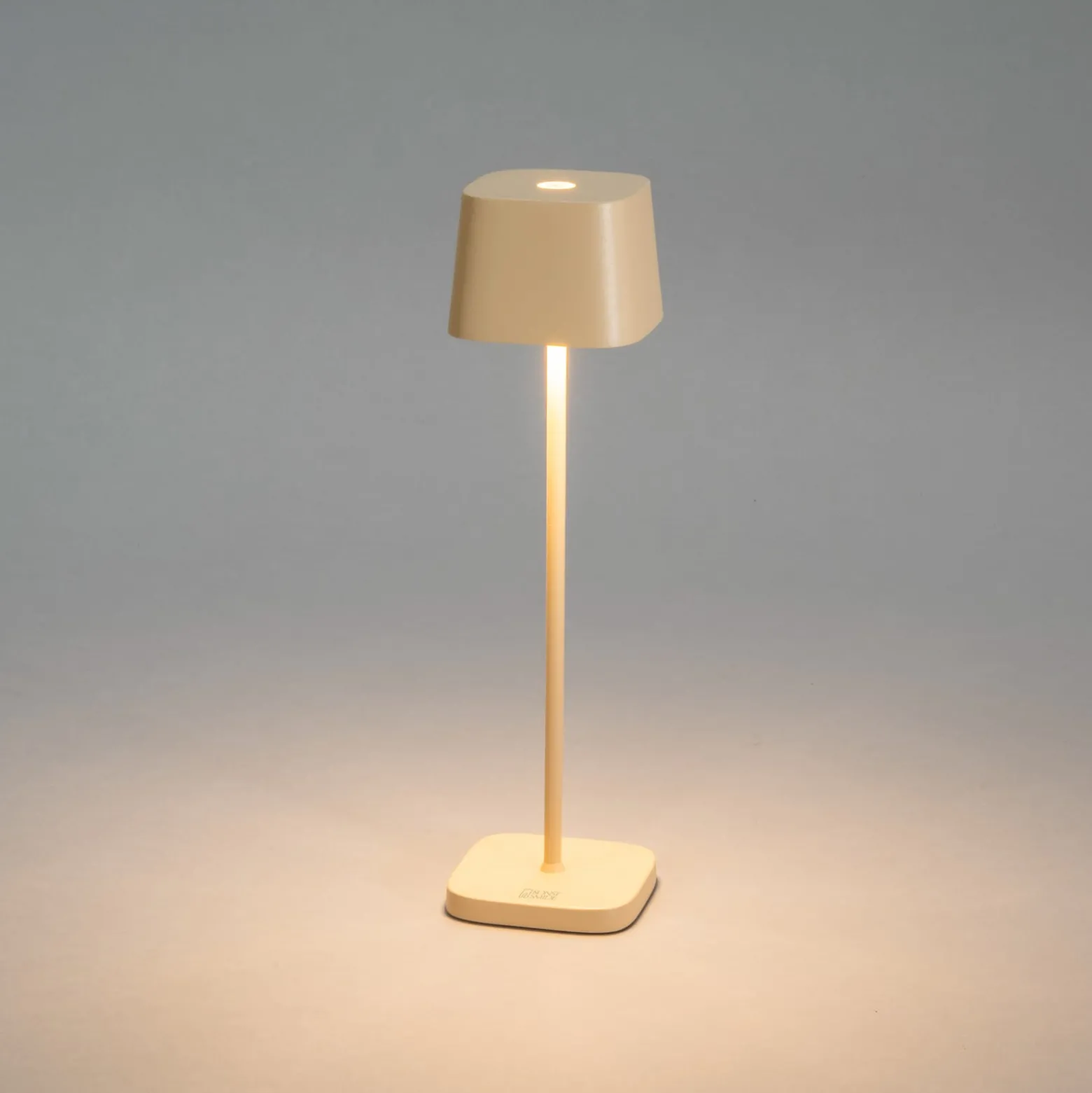LED-Akku-Tischleuchte Capri, Höhe 25 cm, sandfarben, IP54