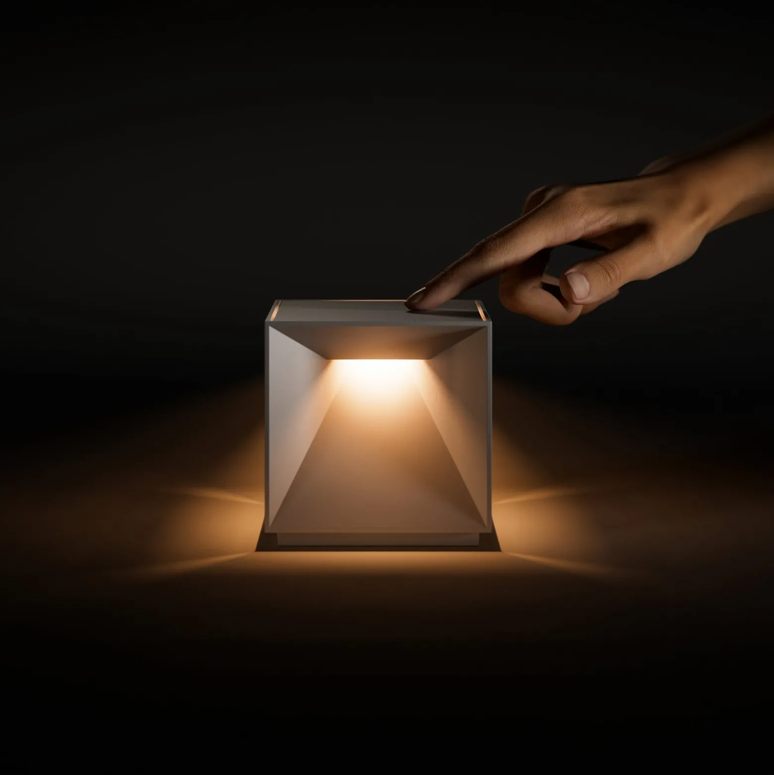 LED-Akku-Tischleuchte Nutalis, nachtschwarz, IP54, dimmbar