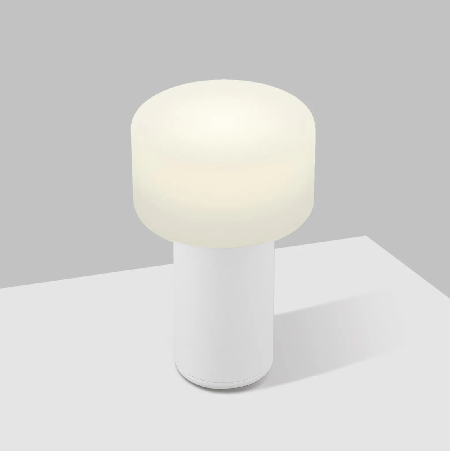 LED-Akku-Tischleuchte Tiny-B, weiß, Höhe 13 cm, IP54, USB