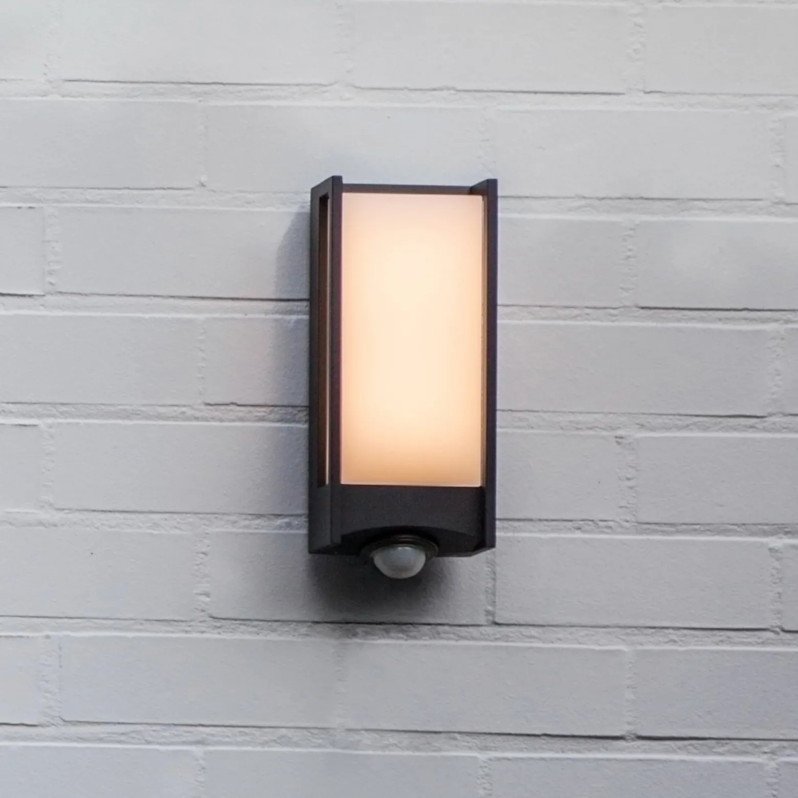 LED-Sensor-Außenwandlampe QUBO, dunkelgrau, Höhe 27 cm, IP54