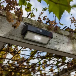 LED-Solar-Außenwandlampe ARROW, dunkelgrau 18 cm Sensor IP44
