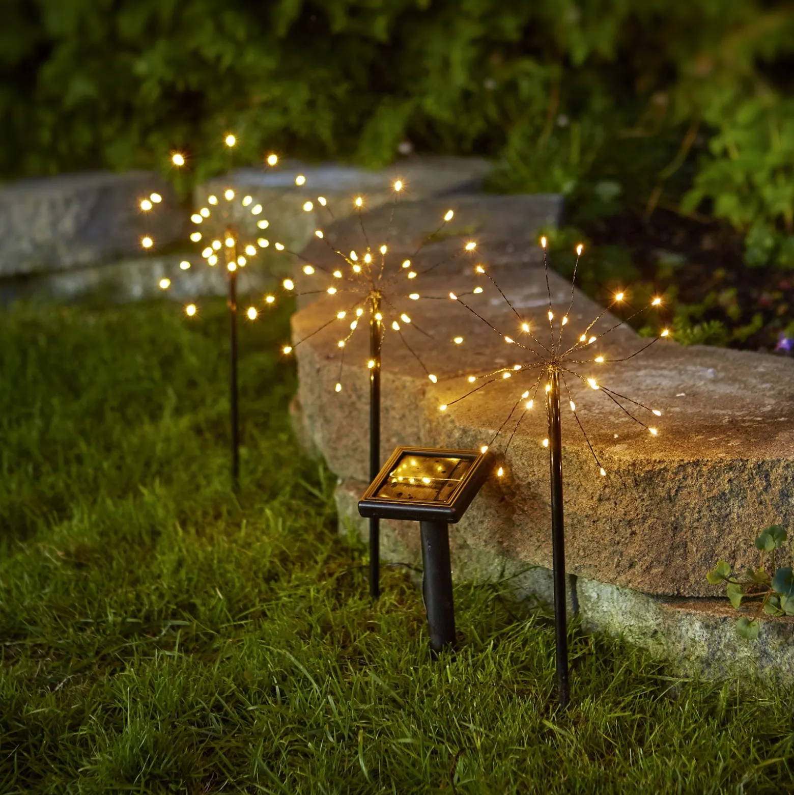 LED-Solarleuchte Firework im Set mit Erdspießen