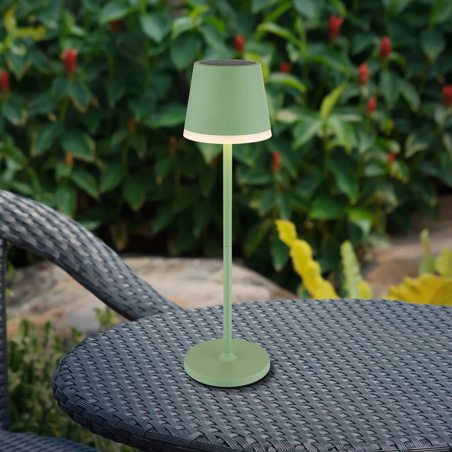 LED-Solarleuchte Metall, hellgrün, Höhe 41 cm, IP44