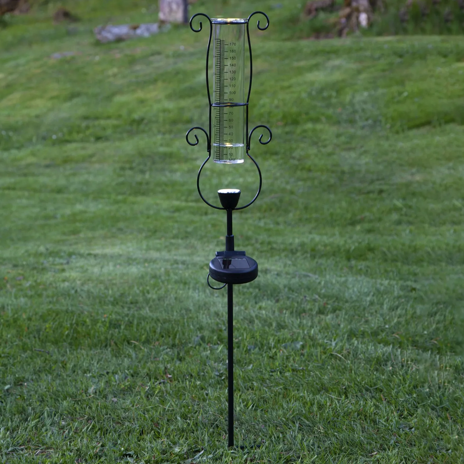 LED-Solarleuchte Pluvio mit Regenmesser