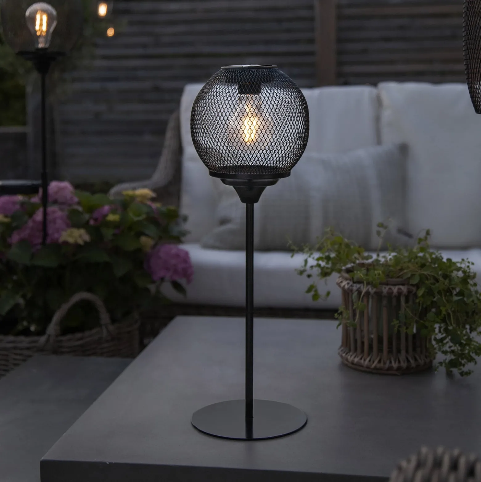 LED-Solartischlampe Sunlight mit Netzgeflecht