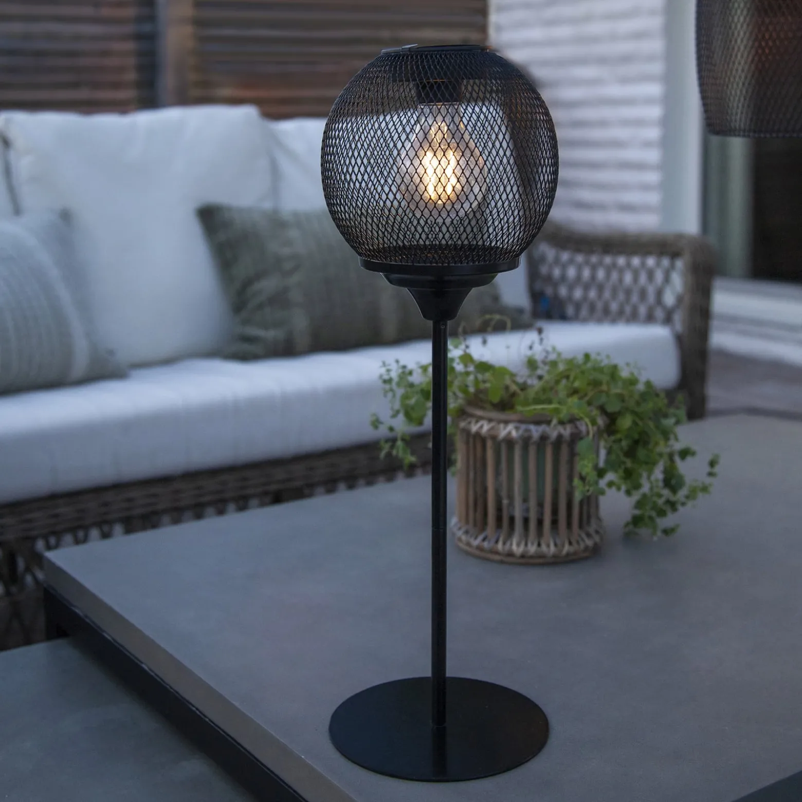 LED-Solartischlampe Sunlight mit Netzgeflecht