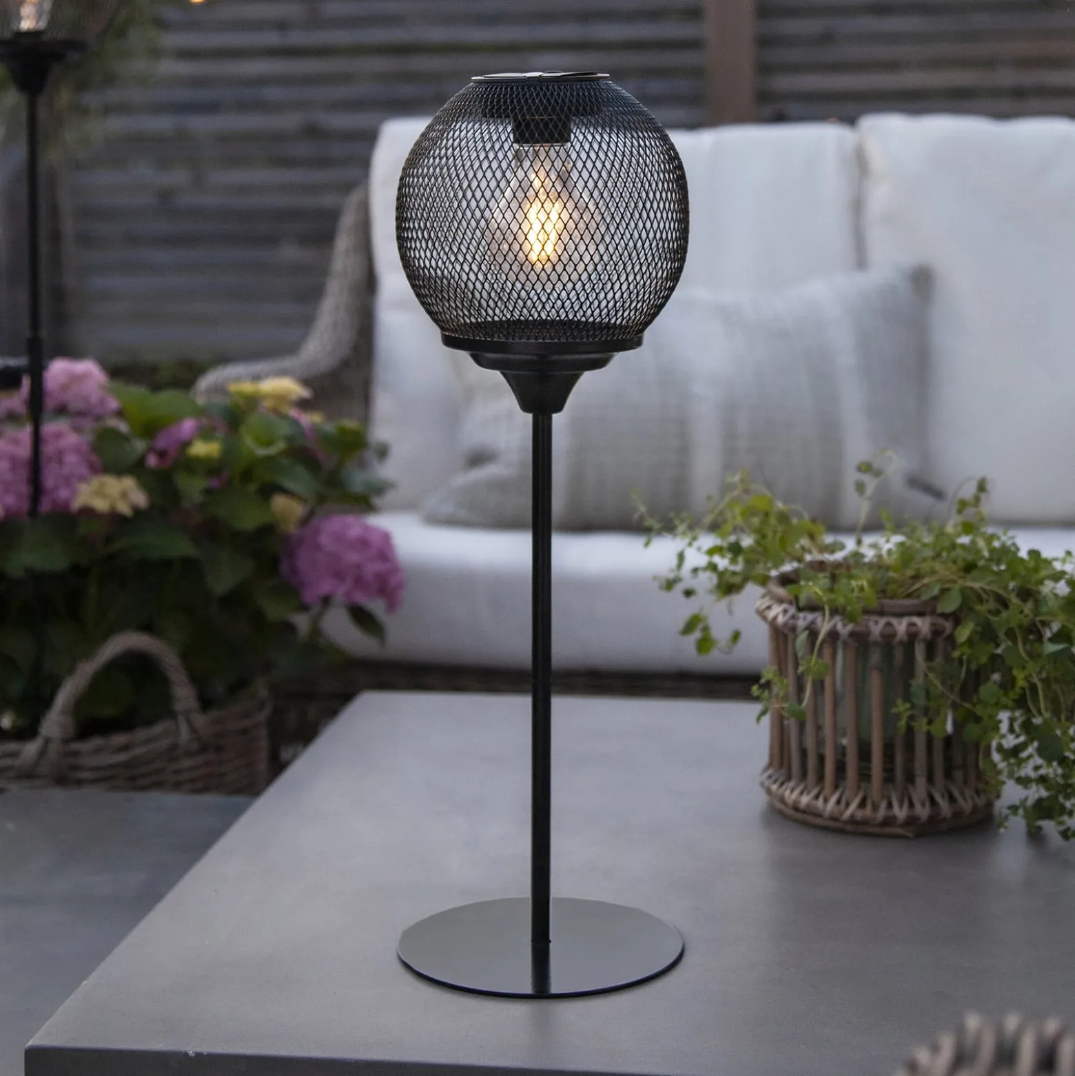 LED-Solartischlampe Sunlight mit Netzgeflecht