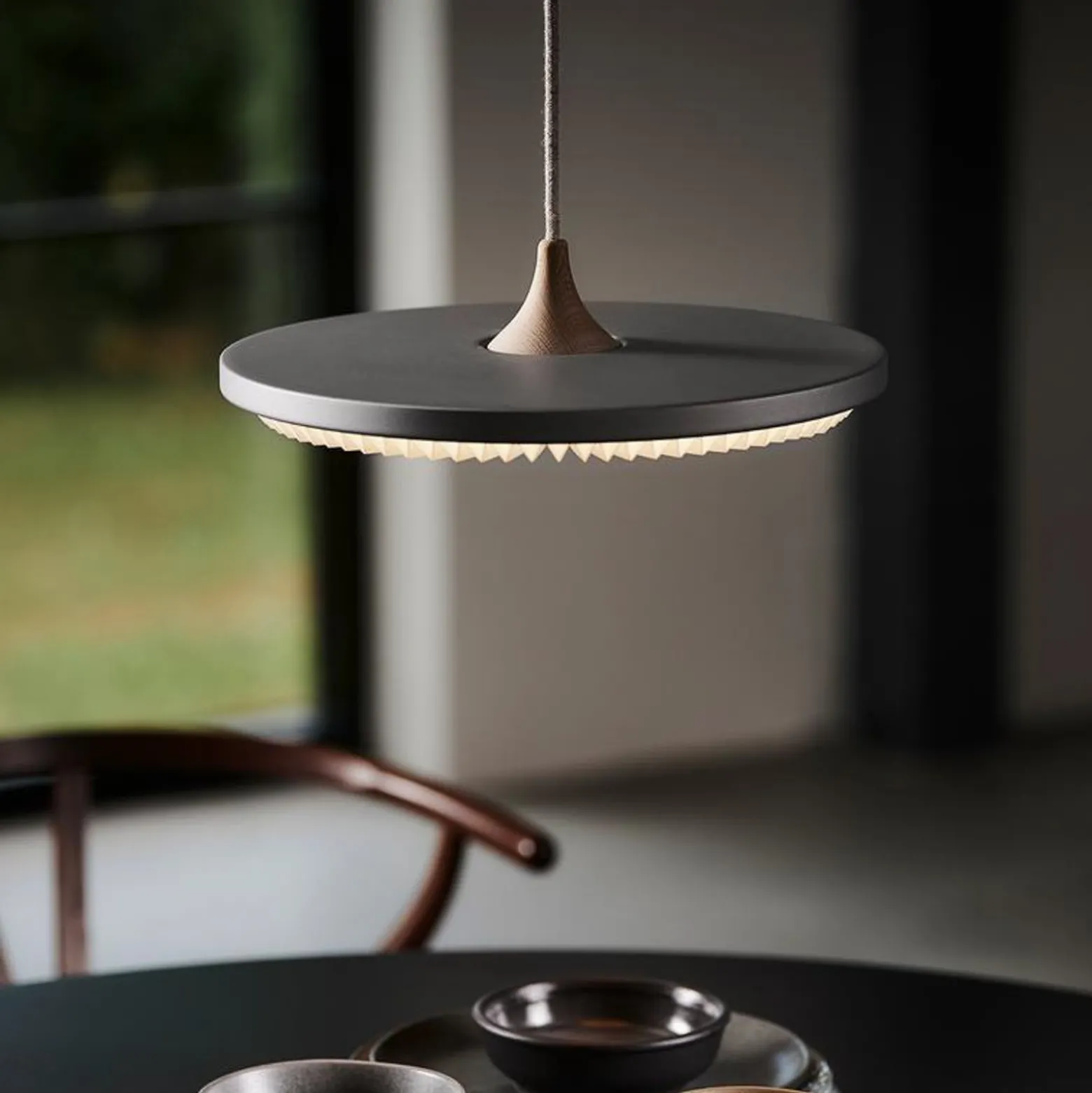 LE KLINT Soleil LED-Hängelampe hellgrau Ø35cm