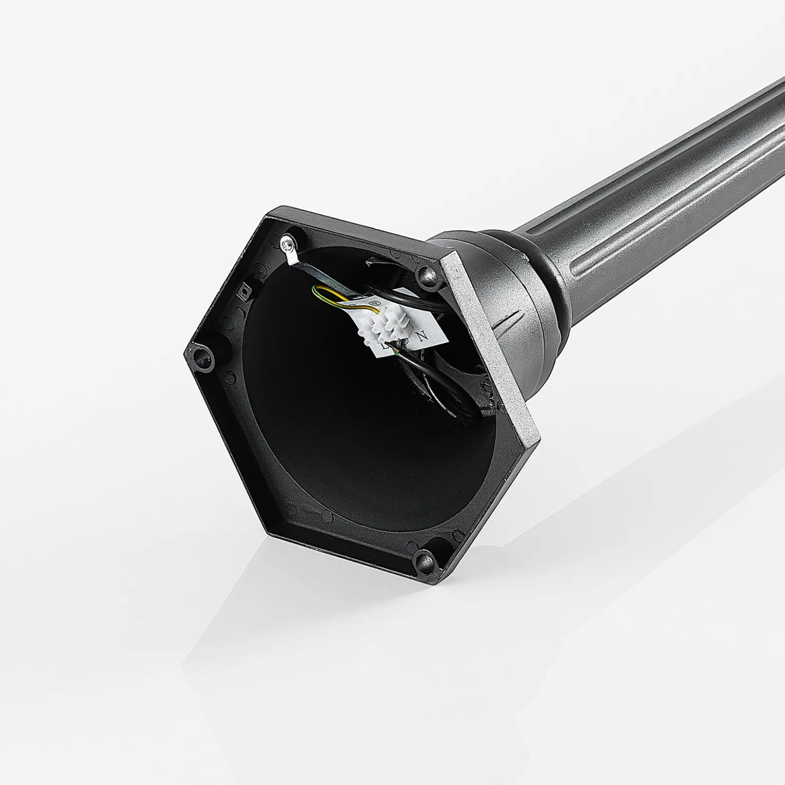 Lindby Außenleuchte Clint, 177cm, Metall, seewasserfest, E27