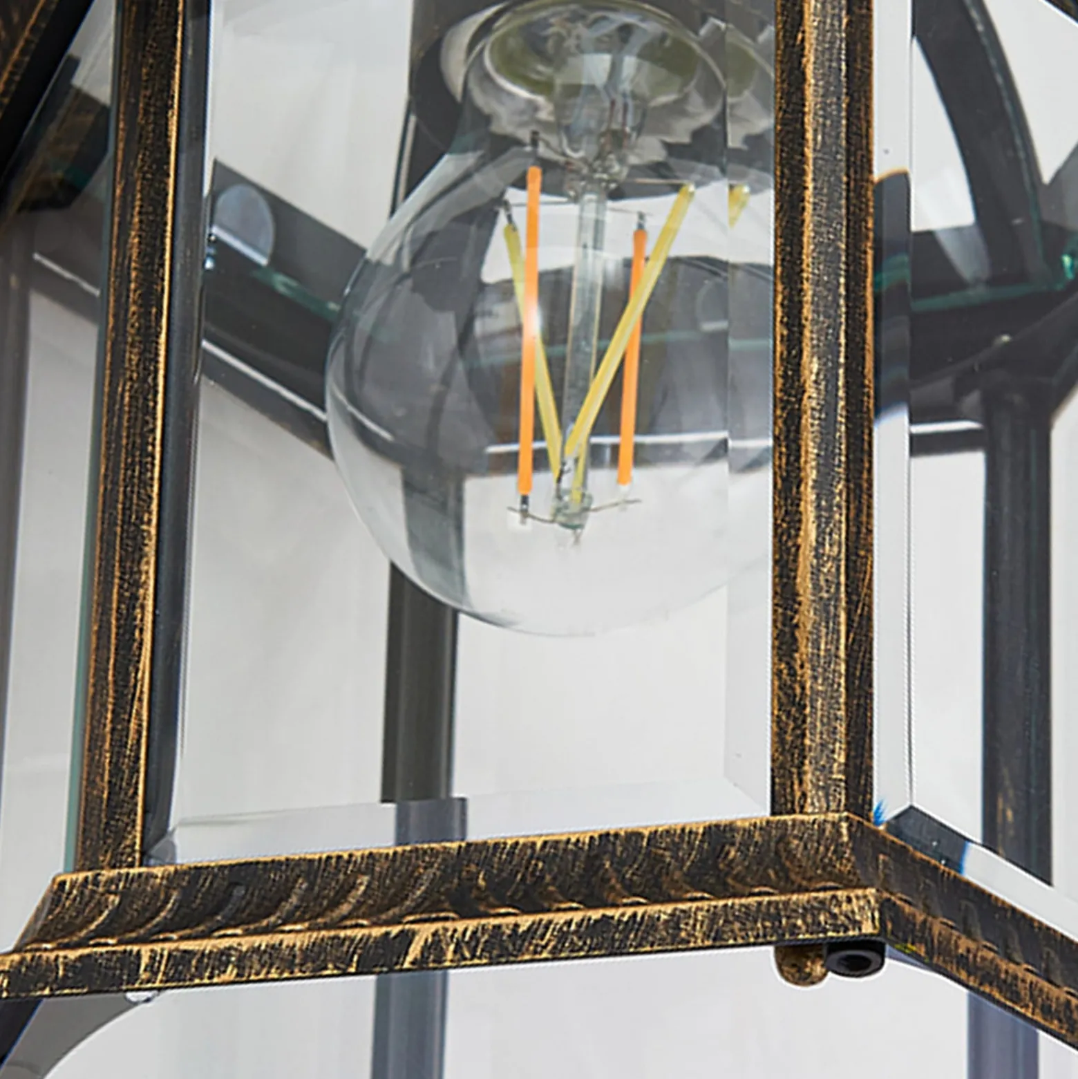 Lindby Außenwandleuchte Adelisa, gold antik, Alu, Höhe 39 cm