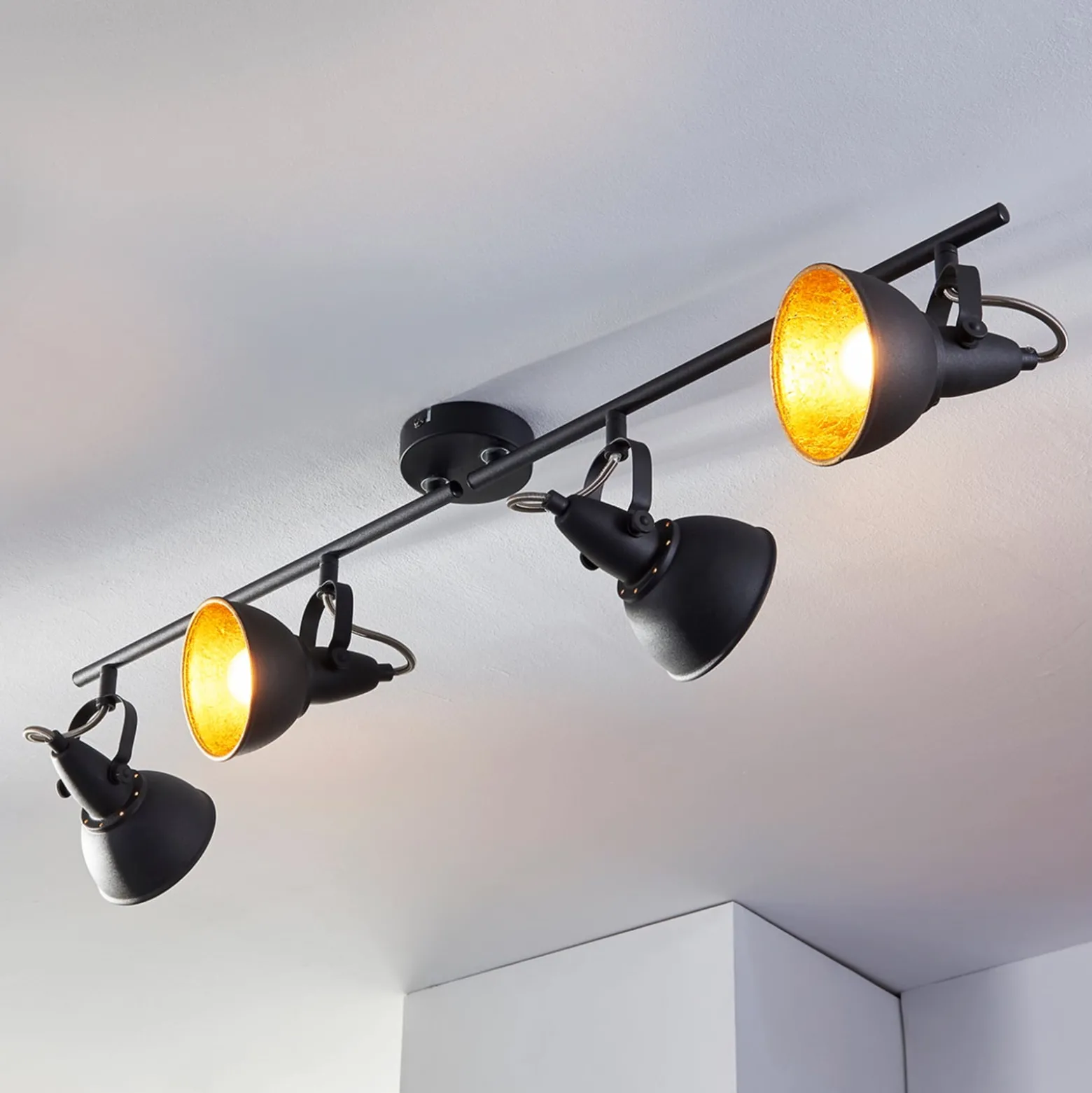 Lindby Deckenleuchte Julin, 85 cm, 4-flammig, schwarz-gold