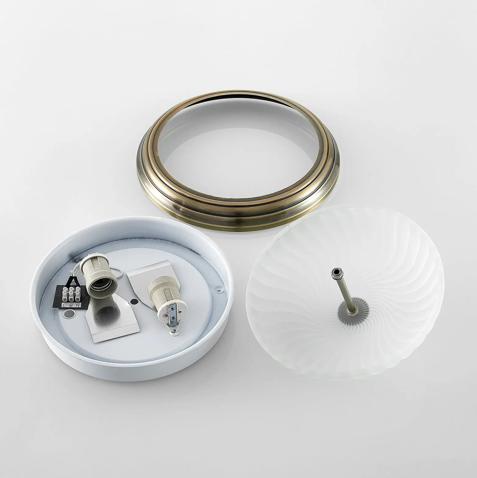 Lindby Deckenleuchte Pakka, messingfarben, Glas, 31 cm, E27