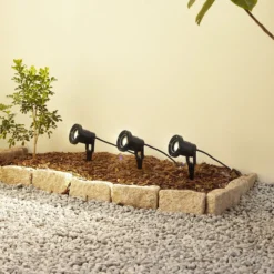 Lindby Erdspießleuchte Thorgal, Ø 9,8 cm, schwarz, 3er-Set
