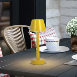 Lindby LED-Akkuleuchte Gaja, gelb, USB, IP44, RGBW, dimmbar