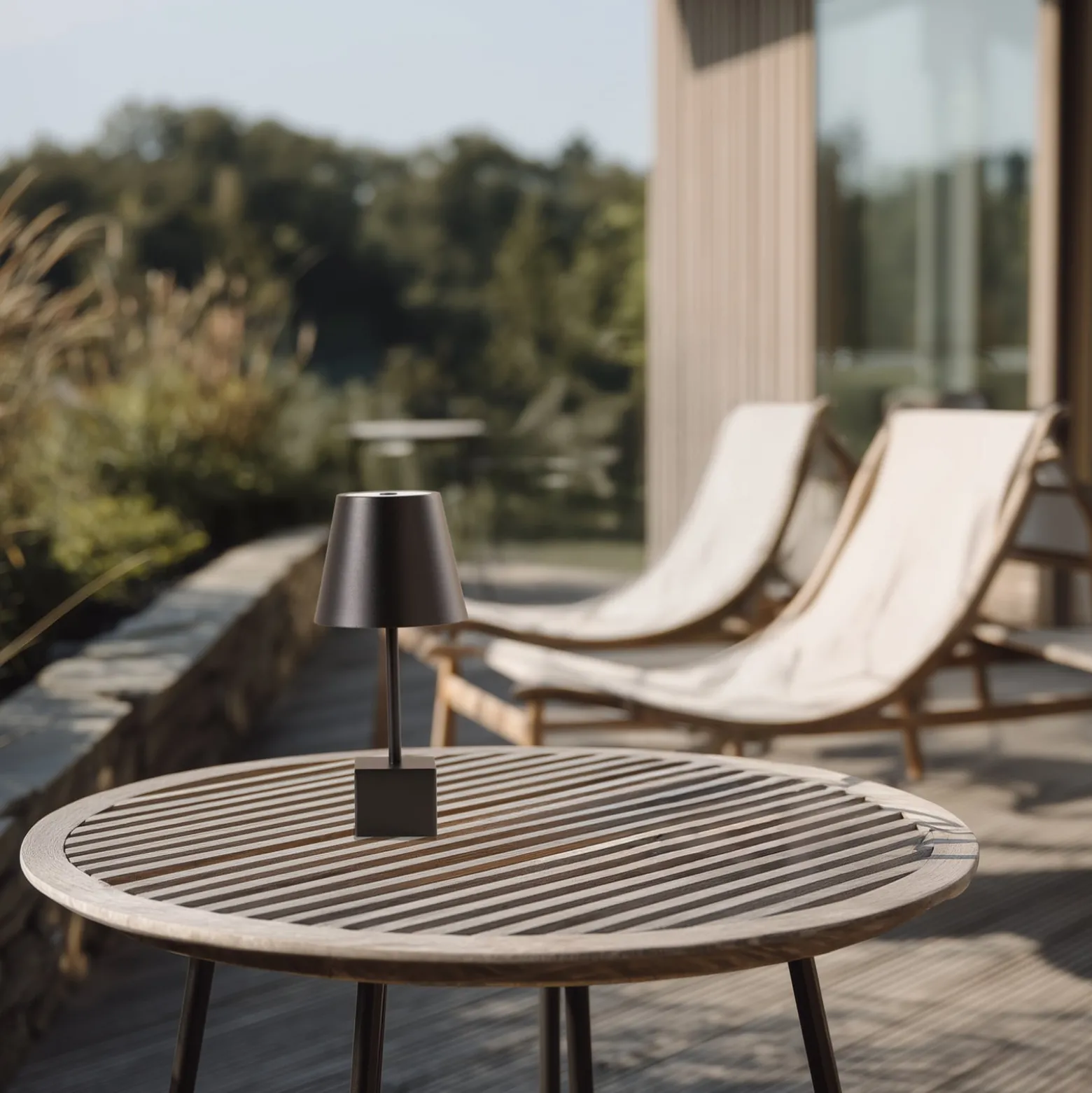 Lindby LED-Akkutischleuchte Janea CUBE, schwarz, Metall