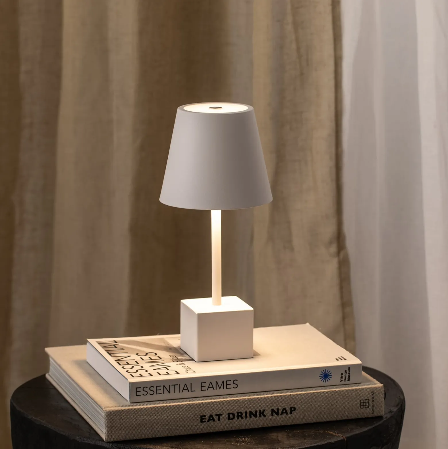 Lindby LED-Akkutischleuchte Janea CUBE, weiß, Metall