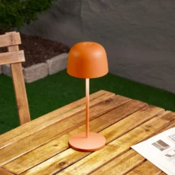 Lindby LED-Akku-Tischleuchte Arietty, orange, dimmbar, IP65