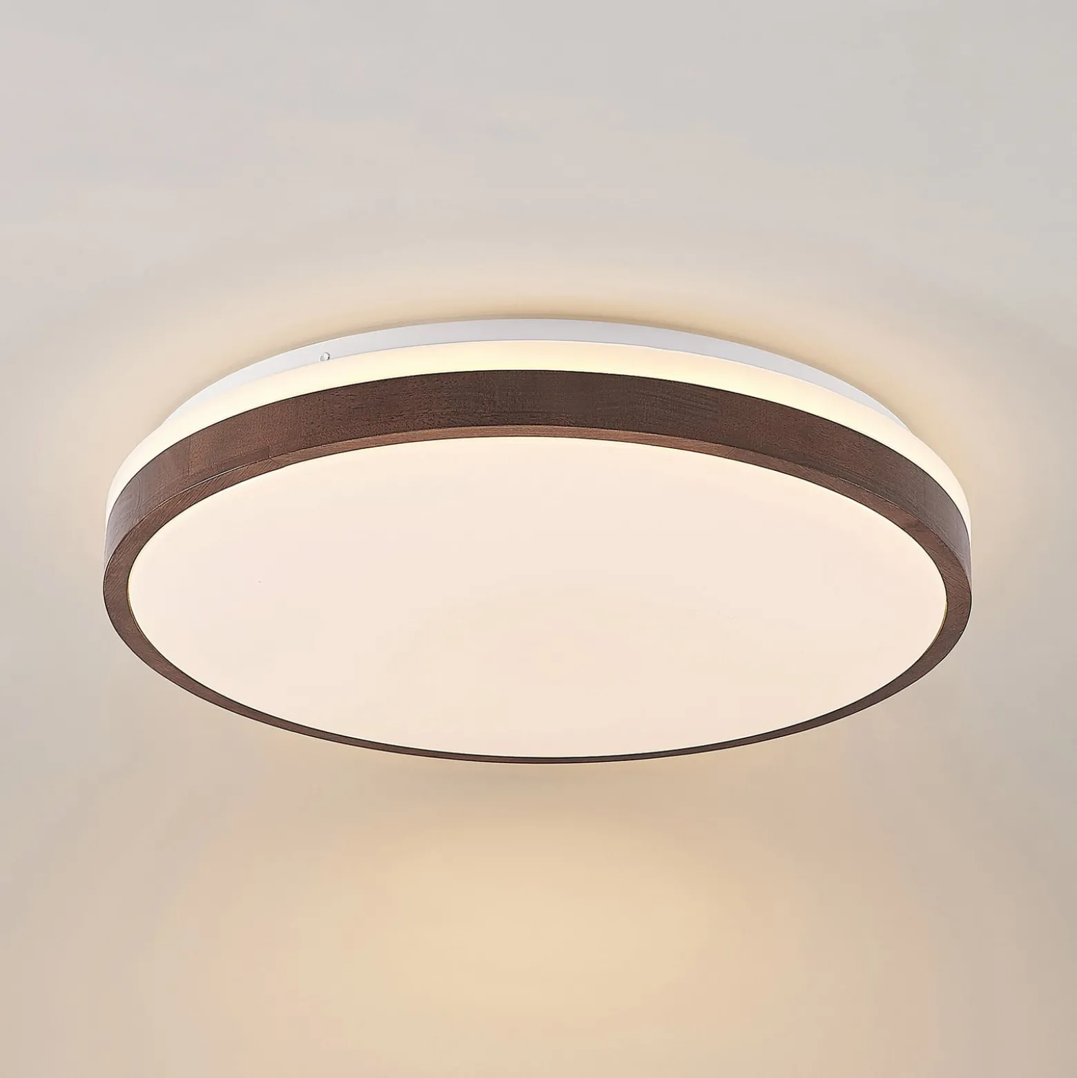 Lindby LED-Deckenleuchte Hudsona, Ø 49 cm, Holz, braun