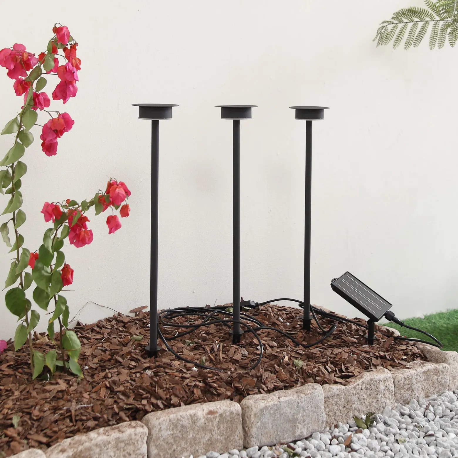 Lindby LED-Solarleuchte Lyris, 3er-Set, schwarz, Alu, 3.000K