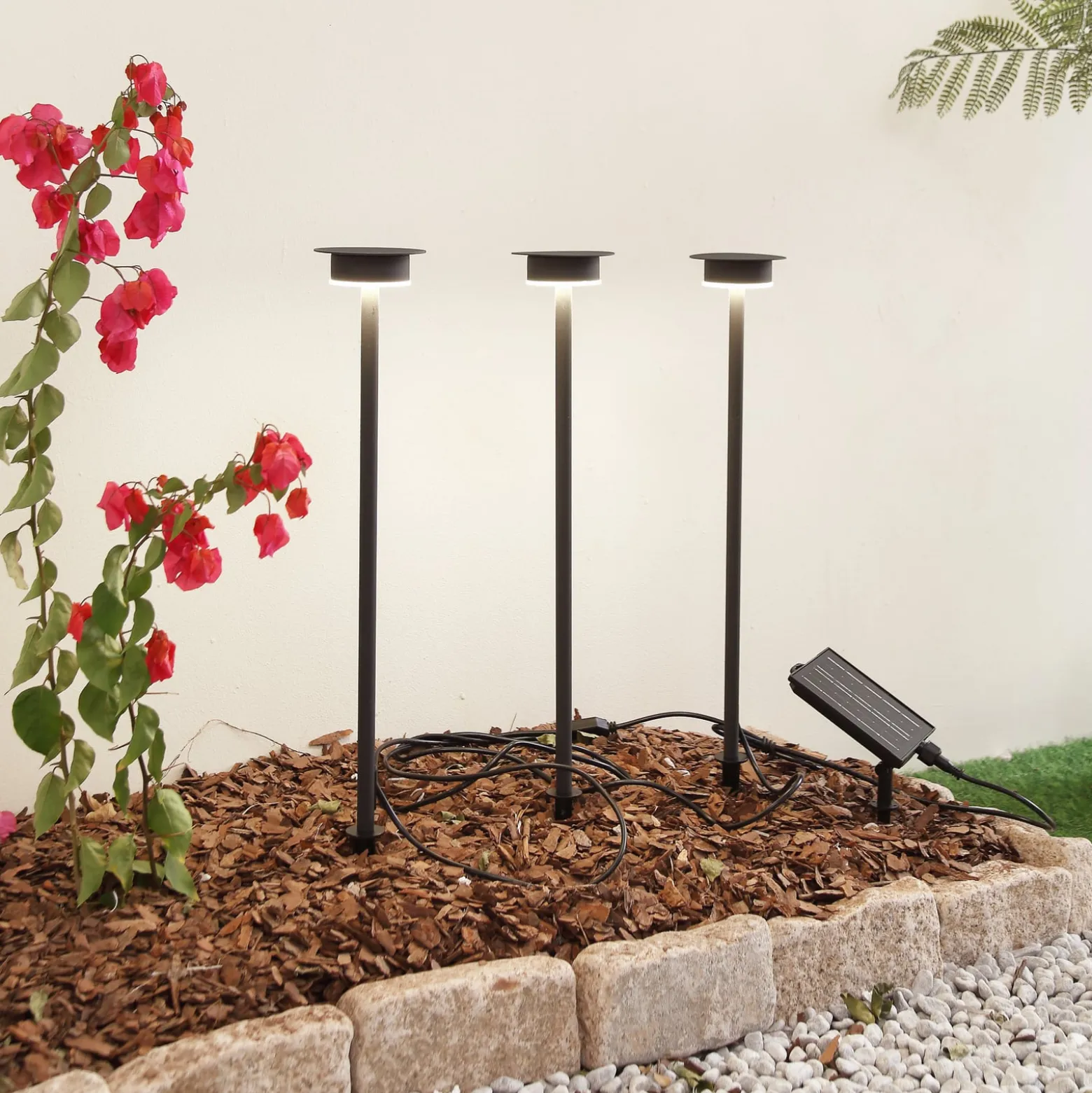 Lindby LED-Solarleuchte Lyris, 3er-Set, schwarz, Alu, 3.000K