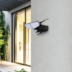 Lindby LED-Solarwandleuchte Naelin, schwarz, Sensor, IP44