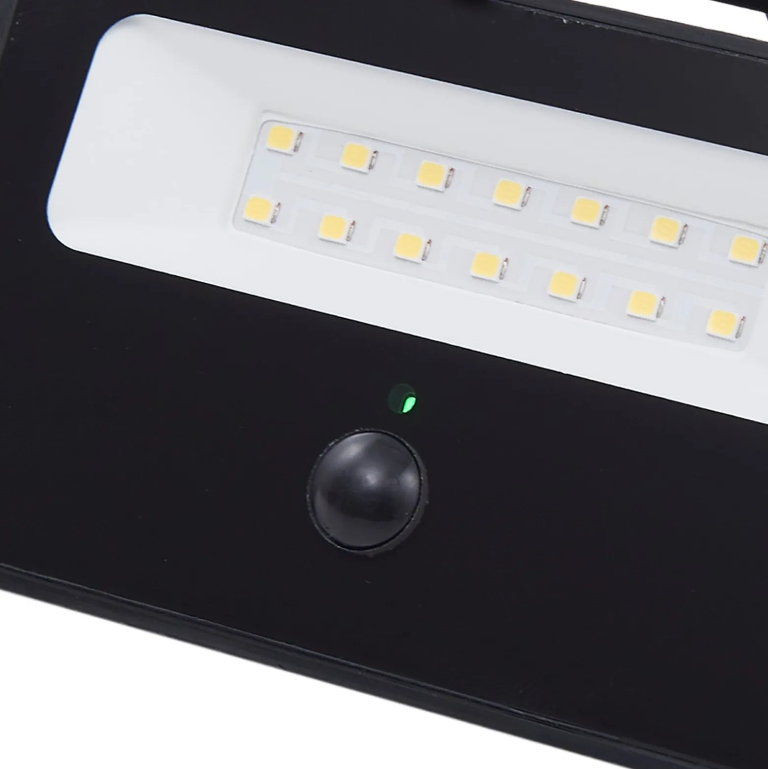 Lindby LED-Solar-Wandleuchte Rikard, schwarz, Edelstahl