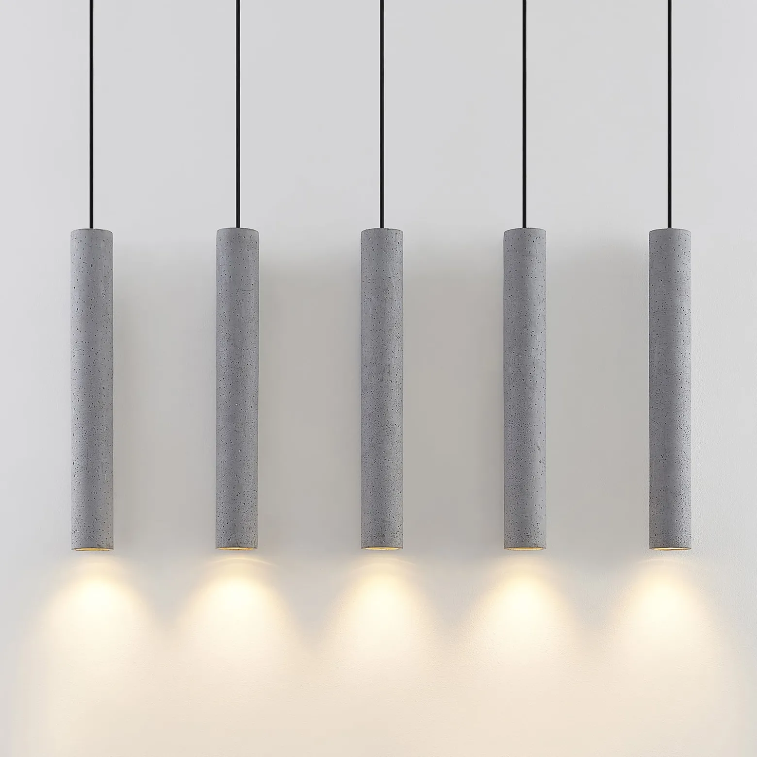 Lindby Pendellampe Concretto, 100 cm, grau, 5-flg., Beton