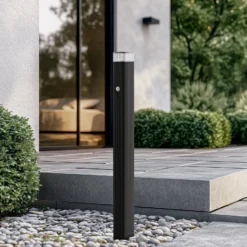 Lindby Wegeleuchte Halvar, 80cm, schwarz, IP65, GU10, Sensor