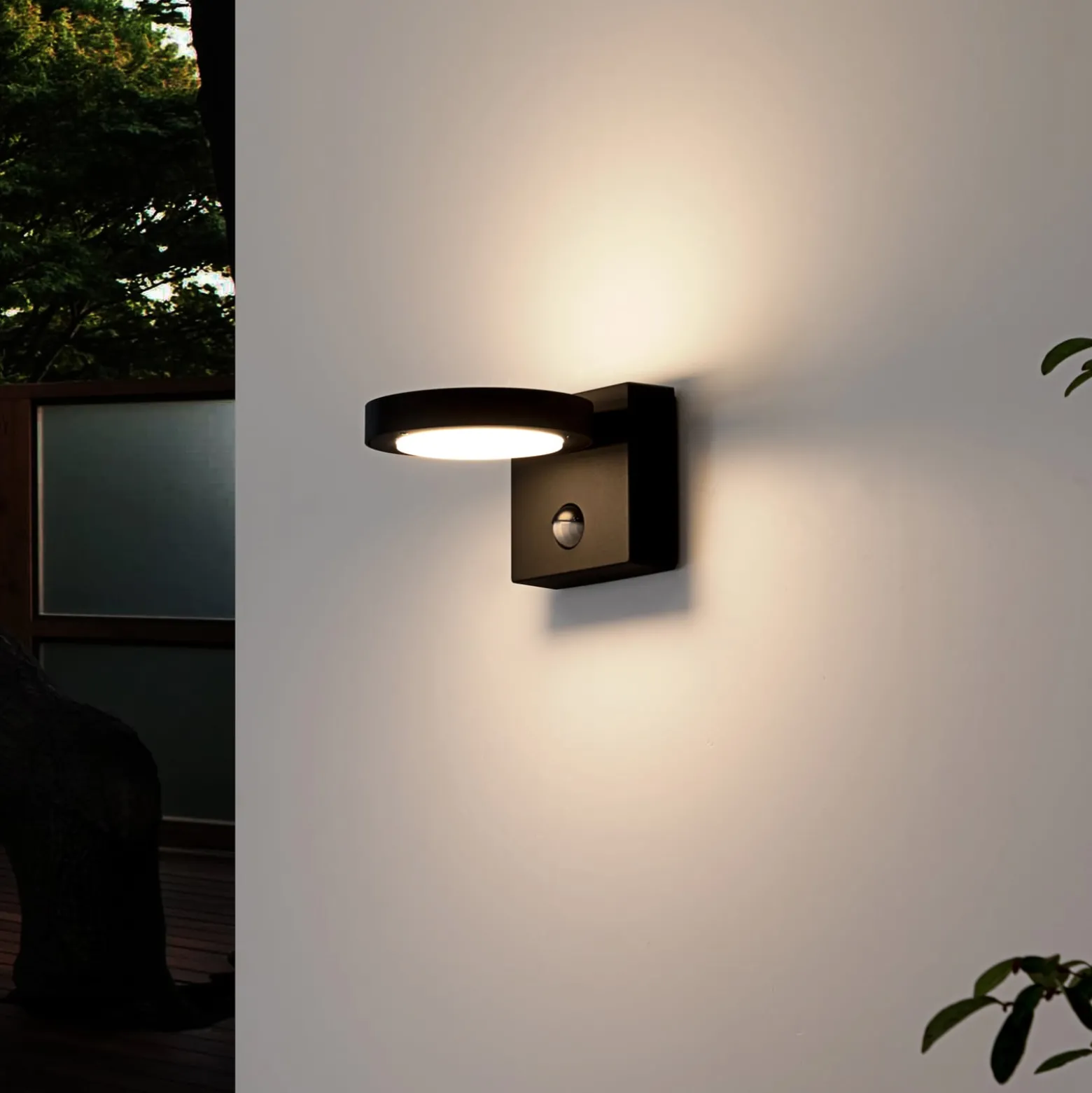 Lucande LED-Außenwandlampe Belna, Metall, Sensor, IP54