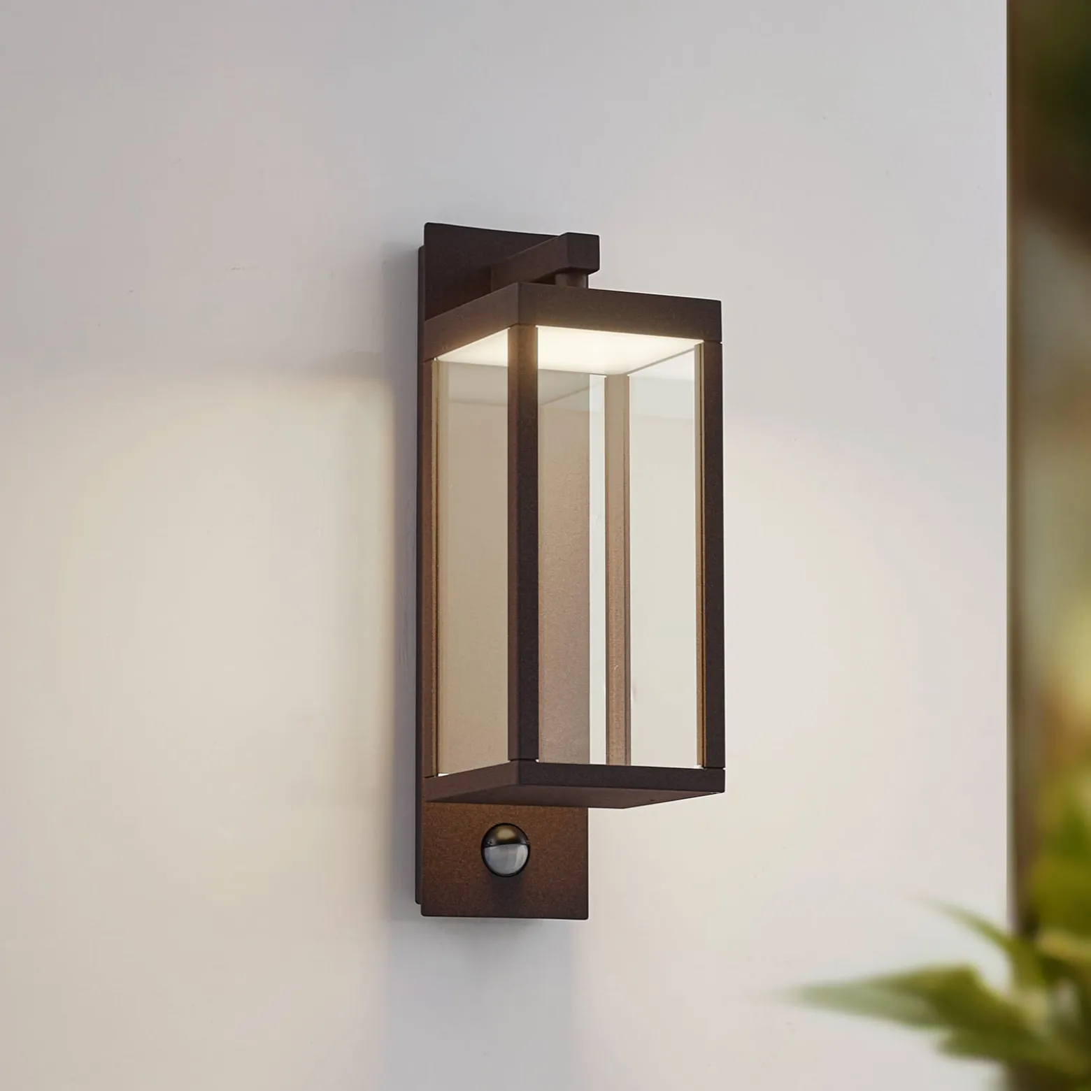 Lucande LED-Außenwandlampe Ferdinand, rost, Sensor, IP54