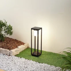 Lucande LED-Solarwegeleuchte Nilea, 50 cm, schwarz, Sensor