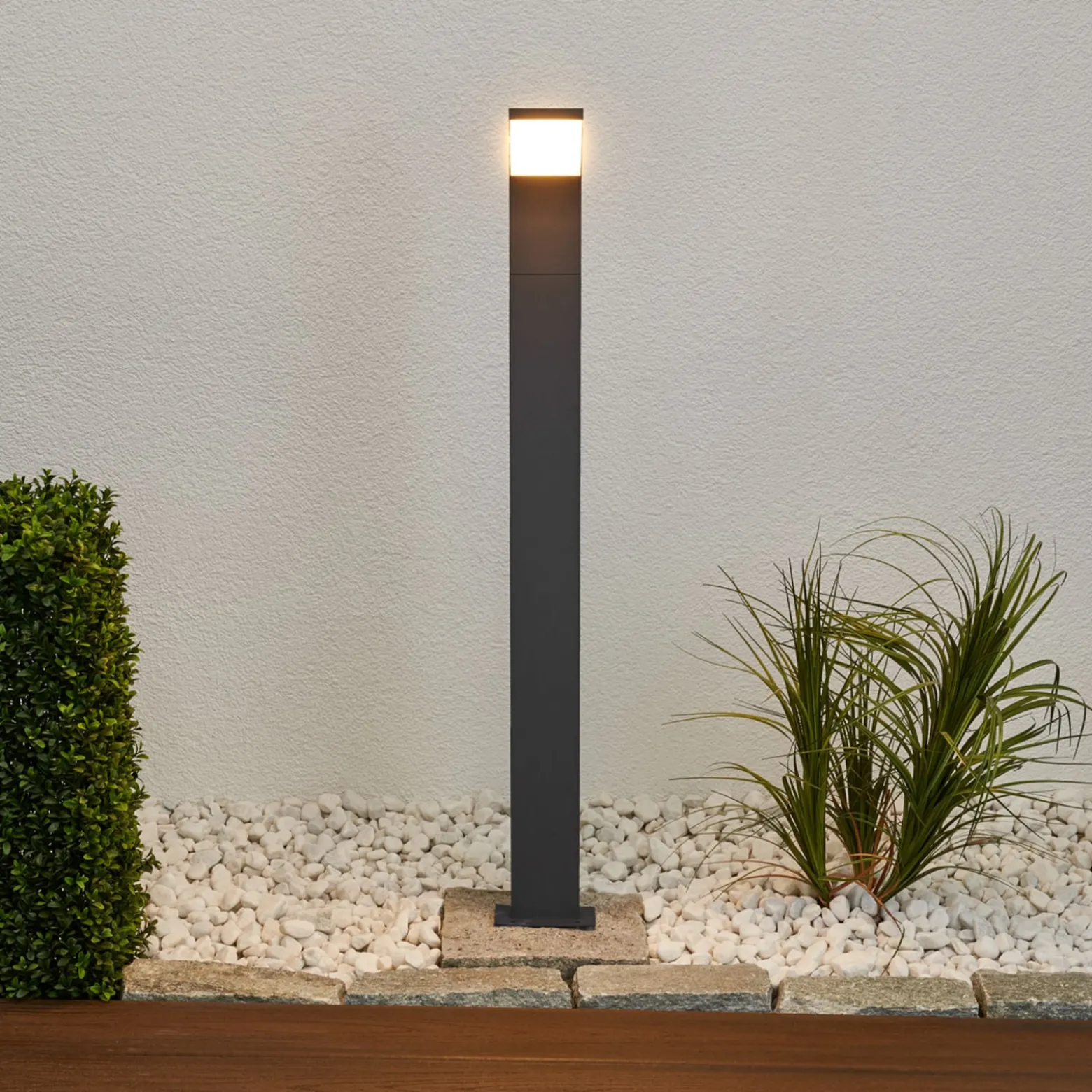 Lucande LED-Wegelampe Timm, 100 cm, anthrazit, Metall, IP54
