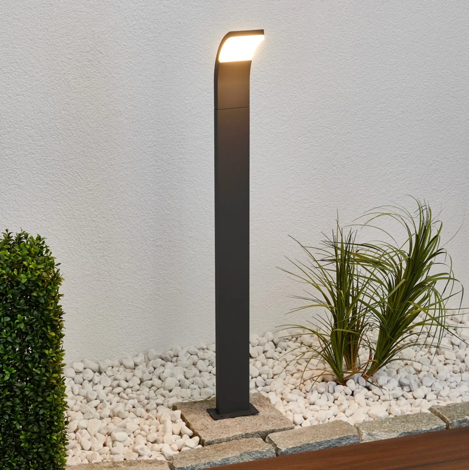 Lucande LED-Wegelampe Timm, 100 cm, anthrazit, Metall, IP54