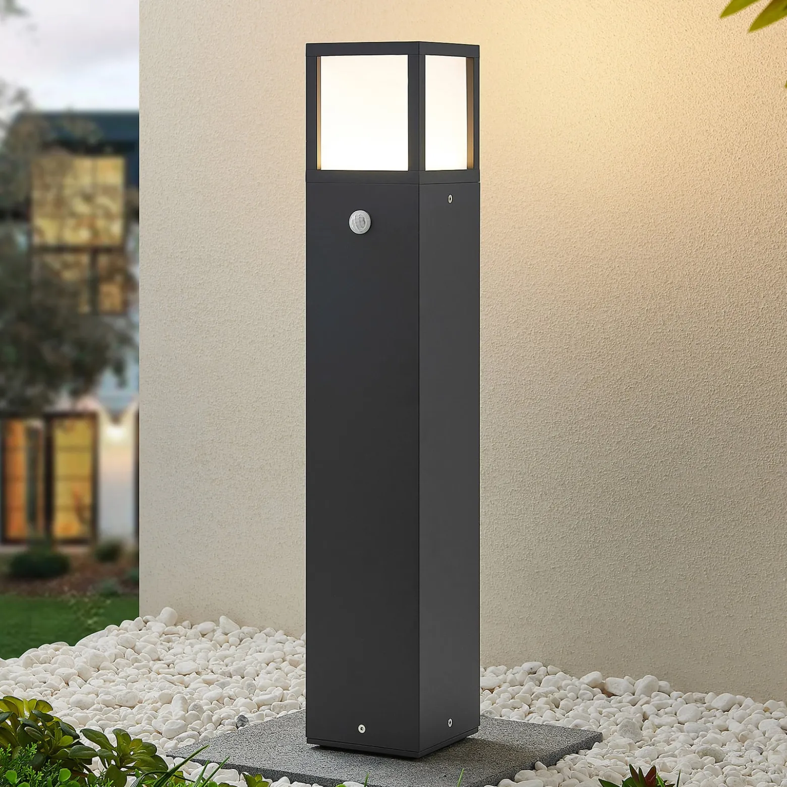 Lucande LED-Wegeleuchte Dewari, Bewegungsmelder, 65 cm, IP54