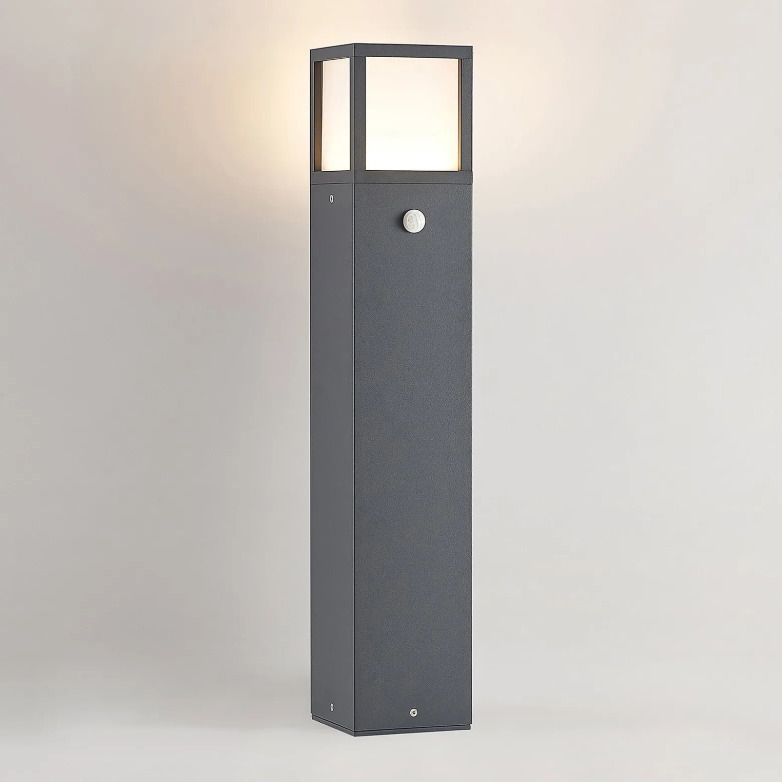 Lucande LED-Wegeleuchte Dewari, Bewegungsmelder, 65 cm, IP54