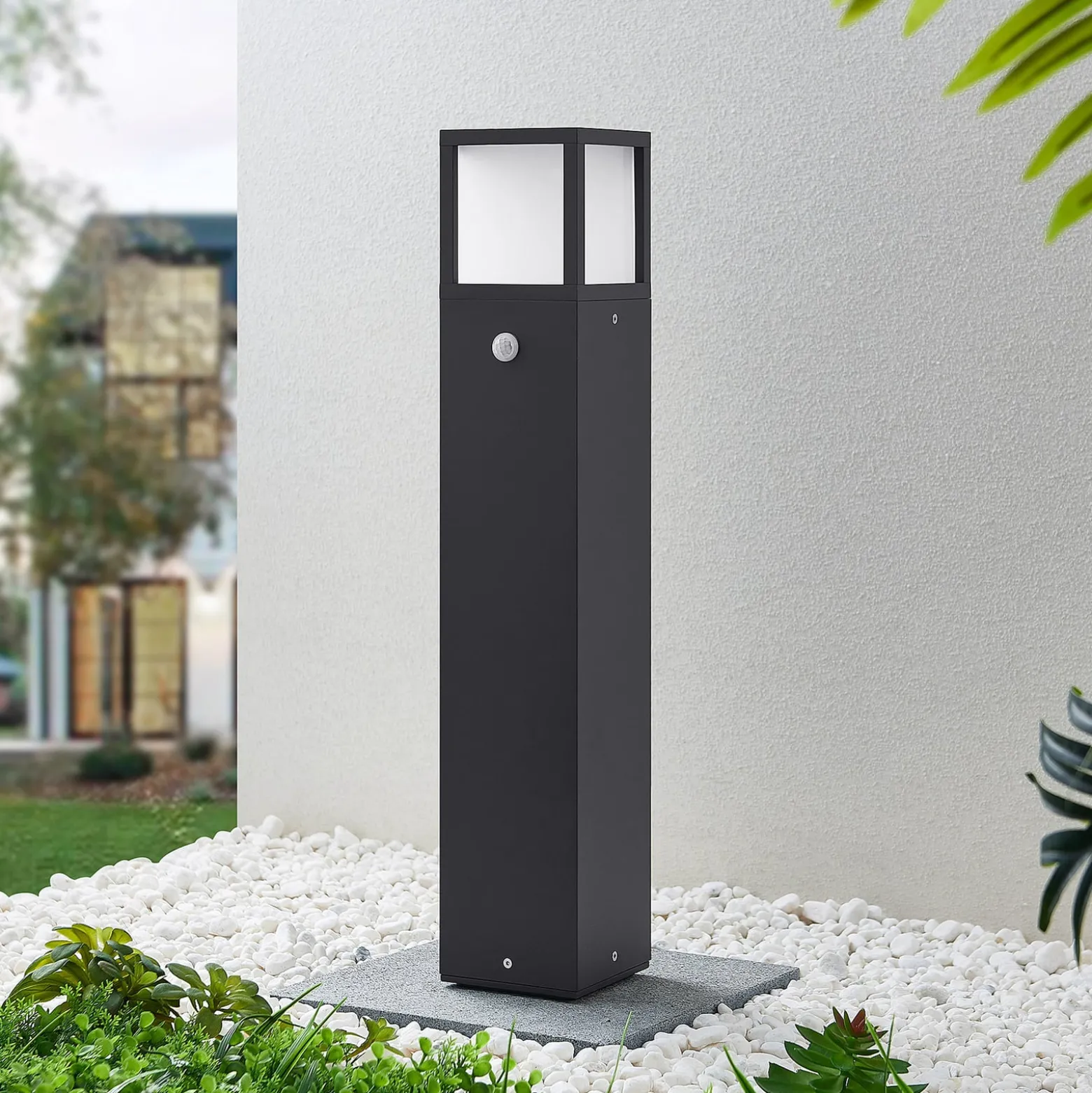 Lucande LED-Wegeleuchte Dewari, Bewegungsmelder, 65 cm, IP54