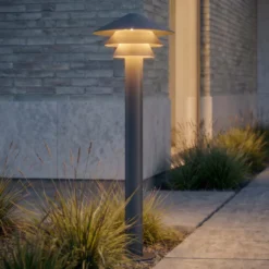 Lucande LED-Wegeleuchte Montaro, 110 cm, anthrazit, IP54